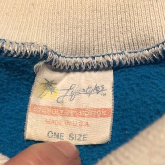 California Lifestyles vintage snowflake sweatshirt white featured in puff paint - Picture 7 of 10